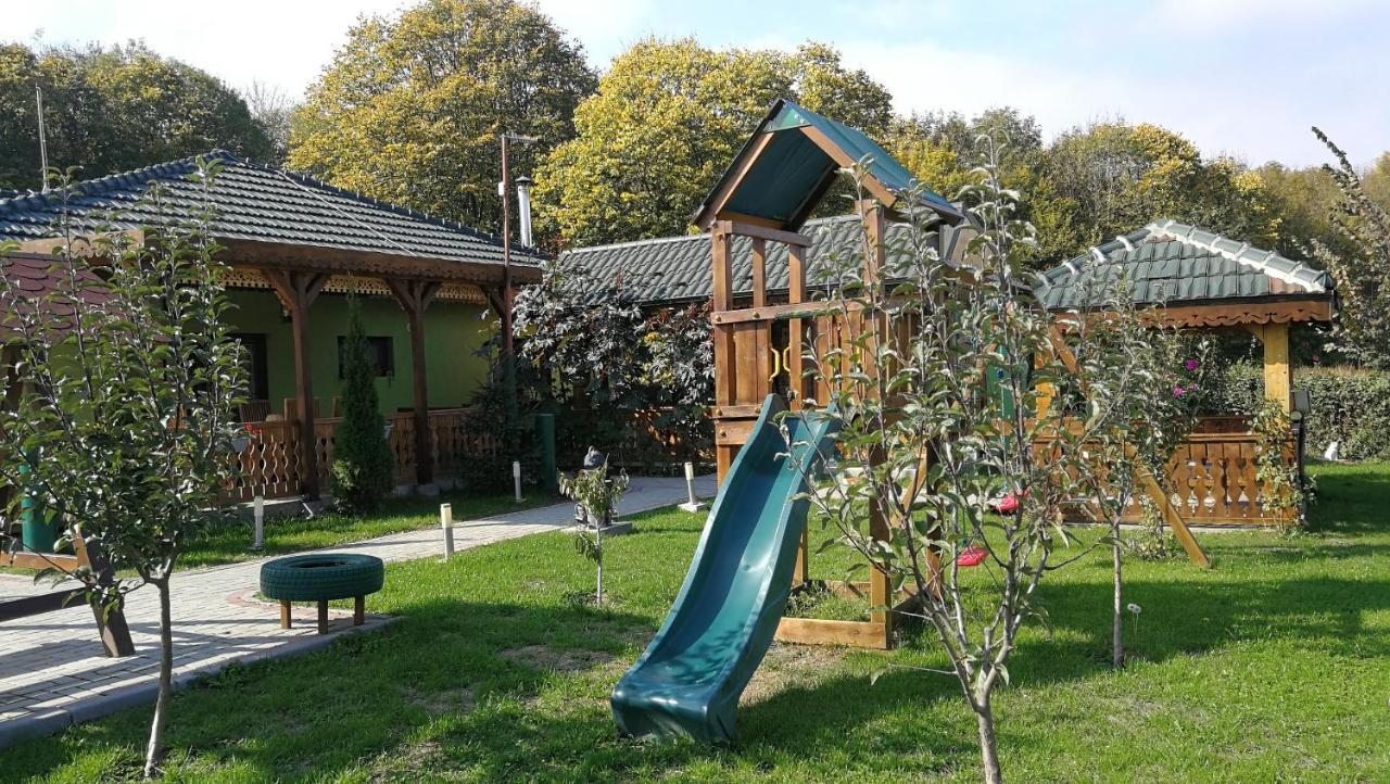 Agropensiunea Valea Fagilor Luncavita Luaran gambar