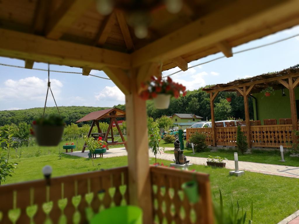 Agropensiunea Valea Fagilor Luncavita Luaran gambar