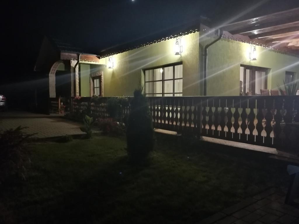 Agropensiunea Valea Fagilor Luncavita Luaran gambar
