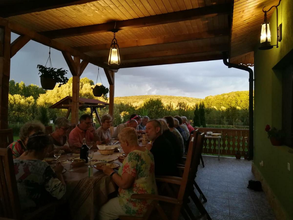 Agropensiunea Valea Fagilor Luncavita Luaran gambar
