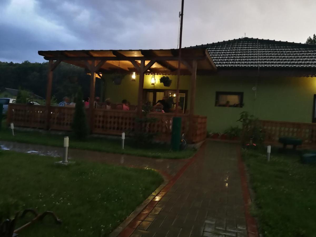Agropensiunea Valea Fagilor Luncavita Luaran gambar